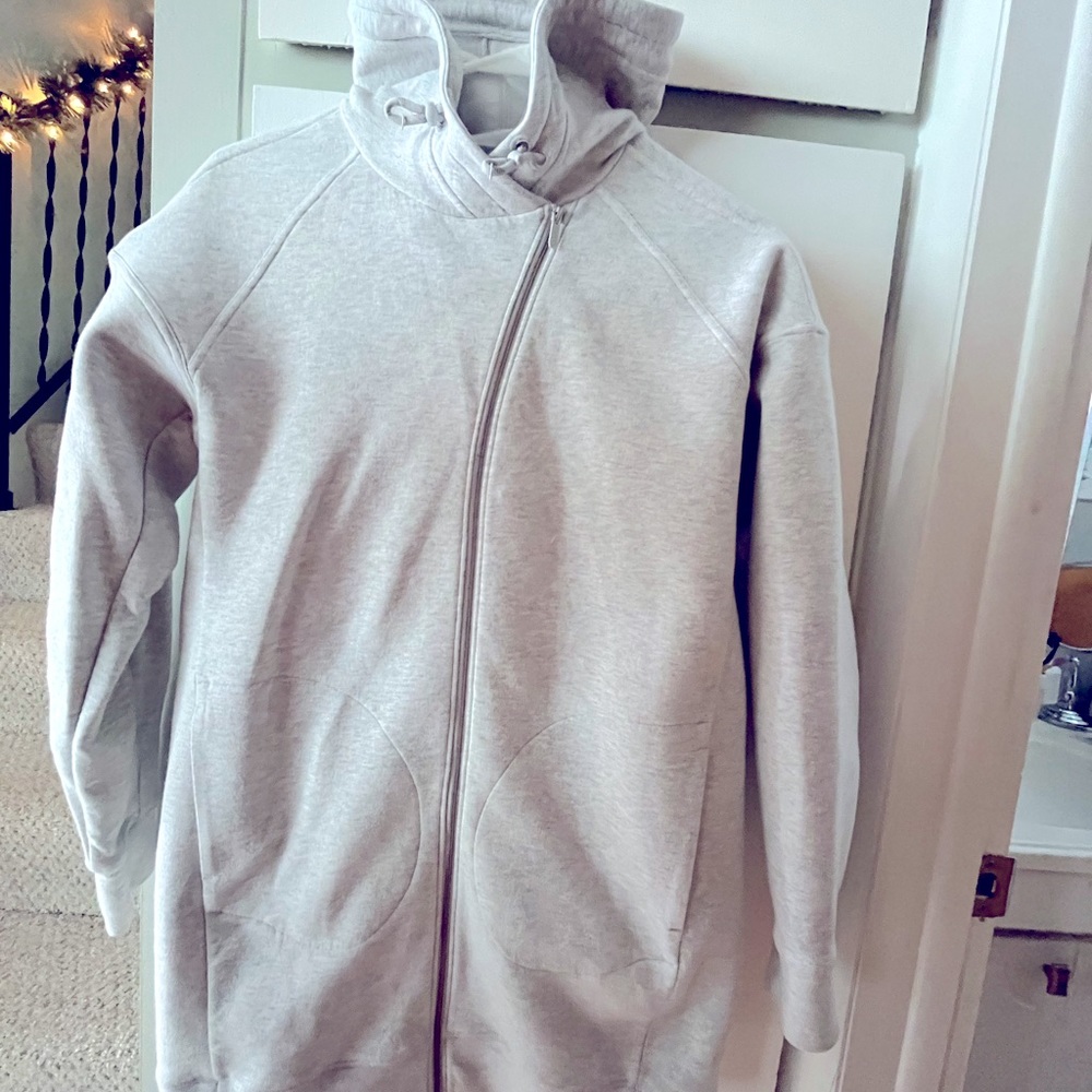Lululemon mid to upper thigh length sweatshirt gray like new size 4
